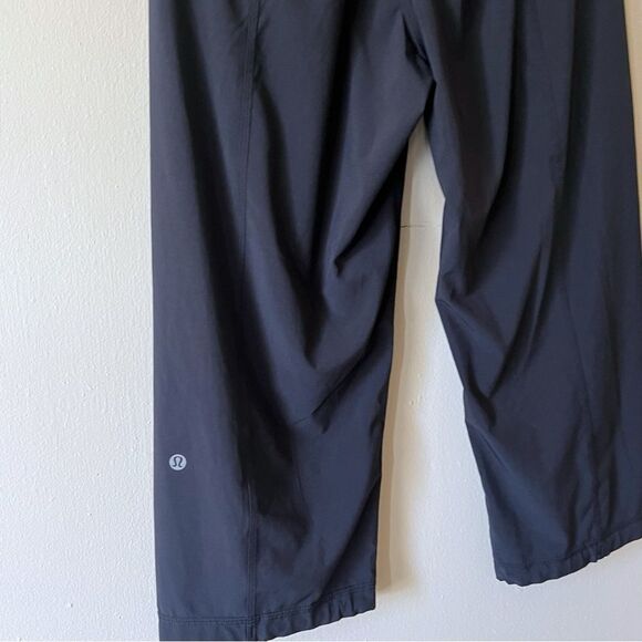 Lululemon Step Lively Crop Women's Black Midrise Lightweight Pants SZ 6 - Picture 6 of 10